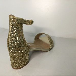 Illude. Size 6. Gold Glitter. Short-heeled sandals.